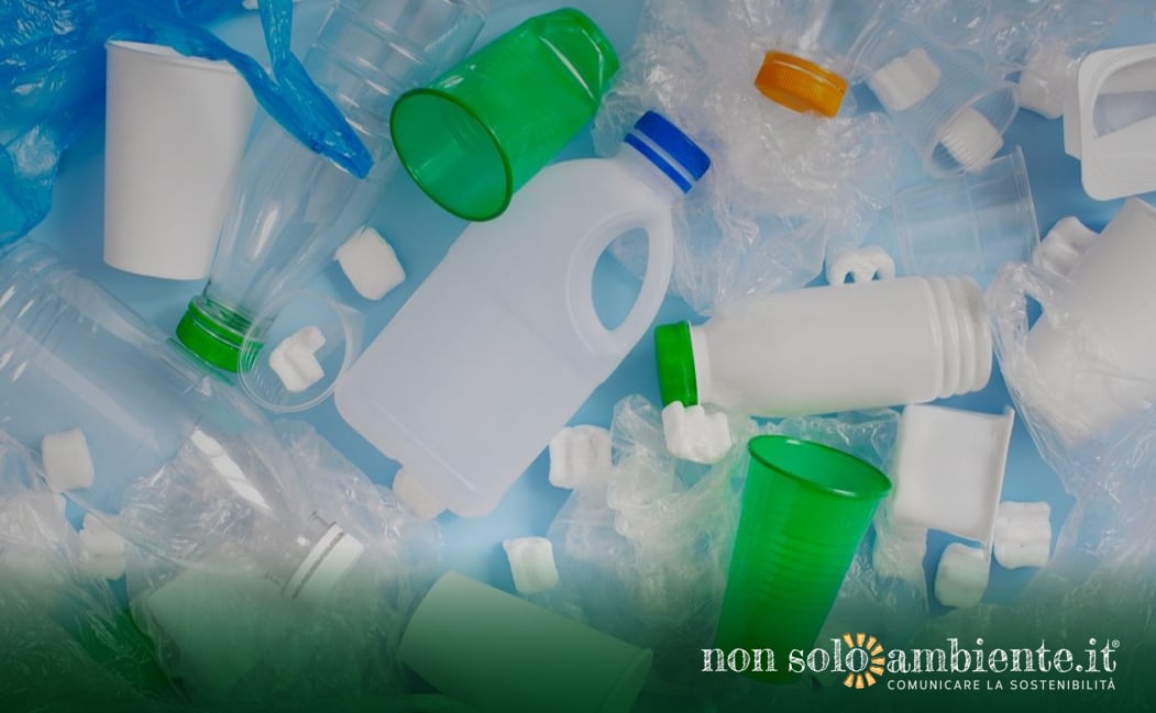 Consumo di plastica ed emissioni CO2: due scenari al 2050