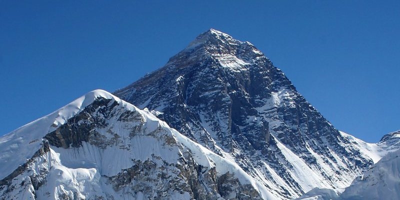 L’Everest trasformato in una discarica: si rischia l’emergenza sanitaria