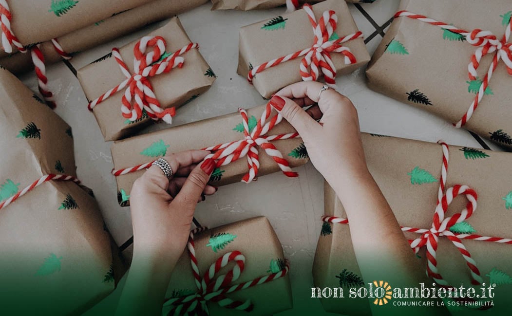 Guida al regifting, riciclare e ridestinare i regali di Natale