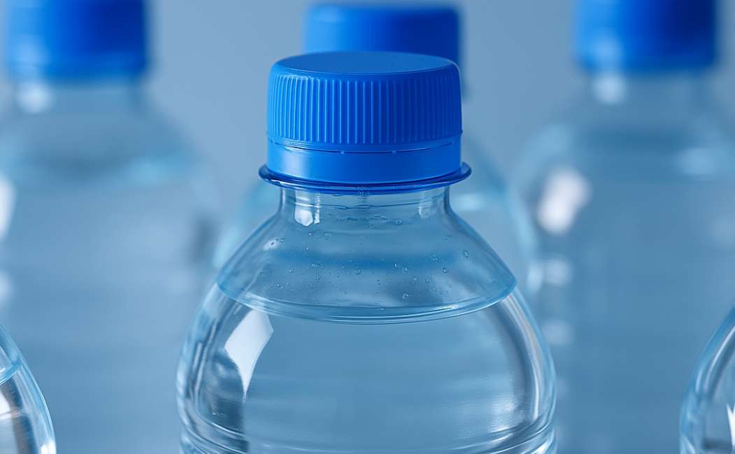 PFAS nelle acque in bottiglia: allarme e reazioni